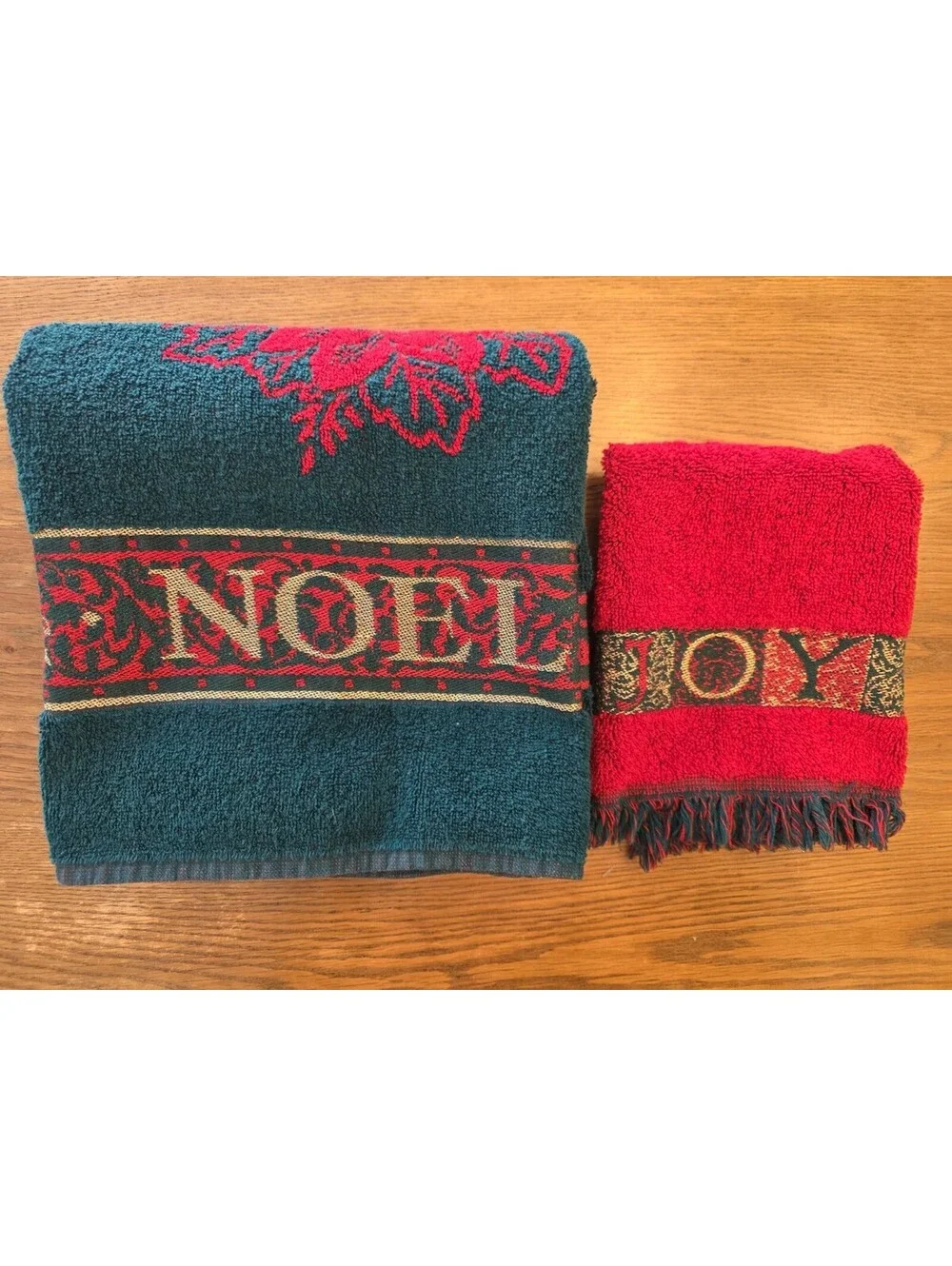 Vintage Fieldcrest Christmas Towels Set of 4 Poinsettia Red Green Gold